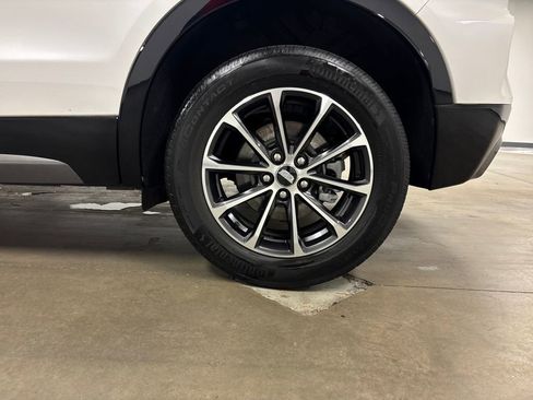 Used 2024 Cadillac XT4 Sport w/ Cold Weather Package image 13