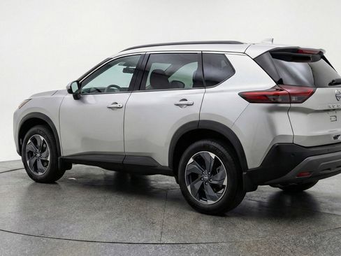 Used 2025 Nissan Rogue SV AWD/4WD image 6