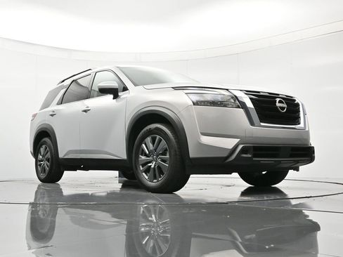 Certified 2024 Nissan Pathfinder SV image 39