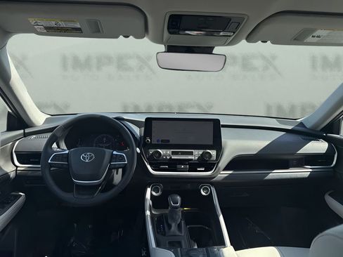 Used 2025 Toyota Grand Highlander AWD image 14