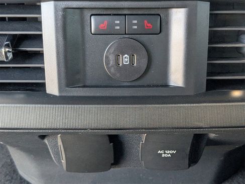 Used 2024 Ford F450 Platinum w/ FX4 Off-Road Package image 15