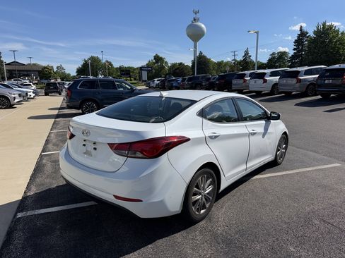 Used 2016 Hyundai Elantra SE w/ Option Group 02 FWD image 4