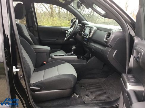 Used 2023 Toyota Tacoma TRD Off-Road image 18