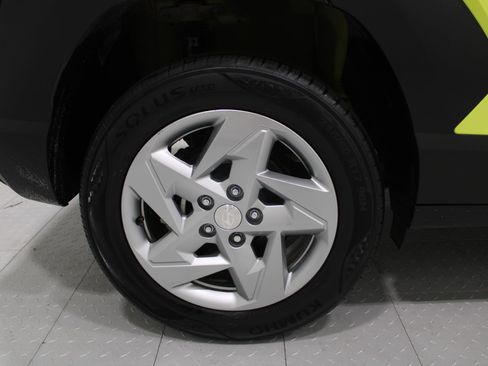 Used 2024 Hyundai Kona SE AWD/4WD image 5