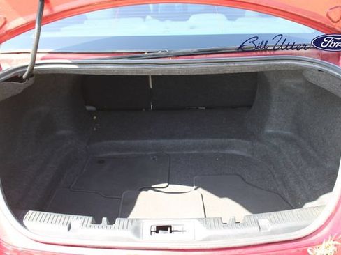 Used 2016 Ford Taurus SEL FWD image 10
