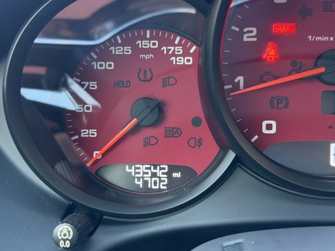 Certified 2019 Porsche 718 Cayman S RWD image 30