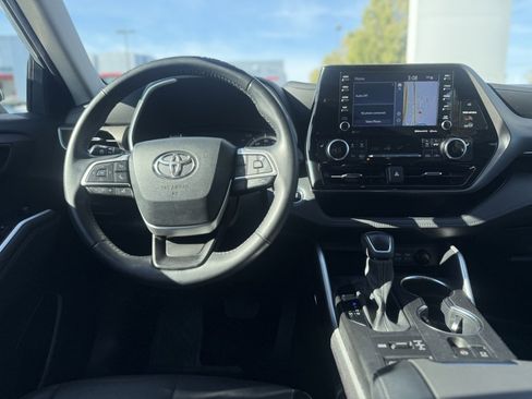 Certified 2022 Toyota Highlander XLE image 24