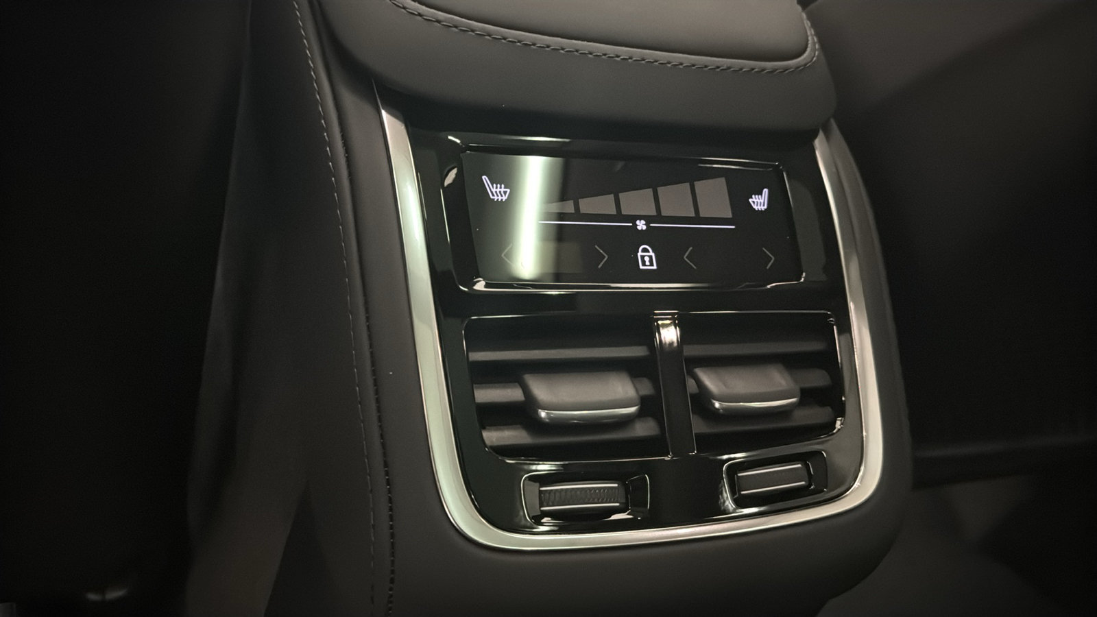 New 2026 Volvo XC90 T8 Plus w/ Protection Package Premier AWD/4WD image 28