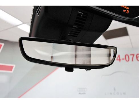 Used 2025 Chevrolet Traverse RS image 25