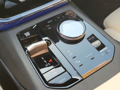 Used 2025 BMW X3 xDrive30i w/ Convenience Package image 26