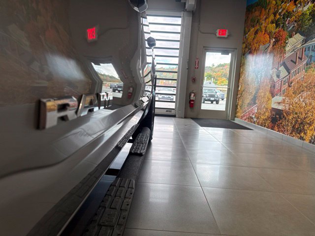 Used 2023 RAM 1500 Laramie AWD/4WD image 19