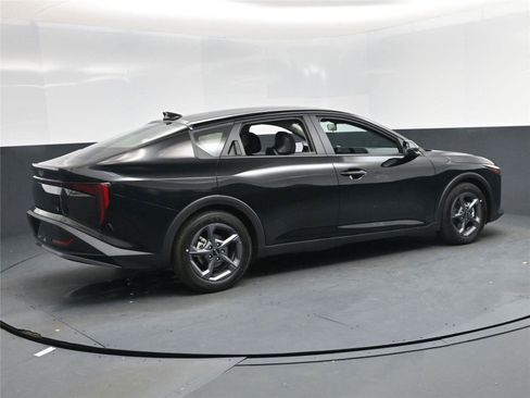 New 2025 Kia K4 LXS image 4