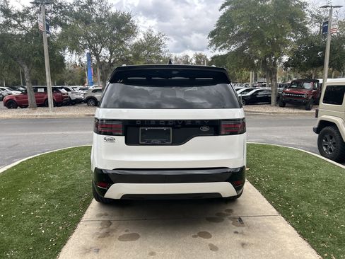 Used 2022 Land Rover Discovery S R-Dynamic image 4