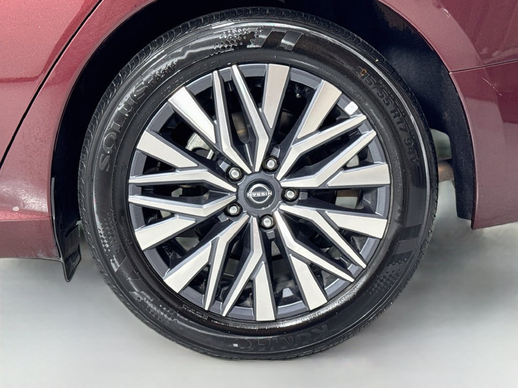 Used 2025 Nissan Altima 2.5 SV FWD image 10