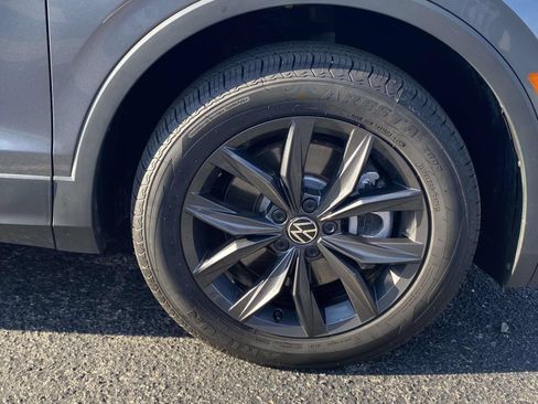 Used 2024 Volkswagen Tiguan SE AWD/4WD image 9