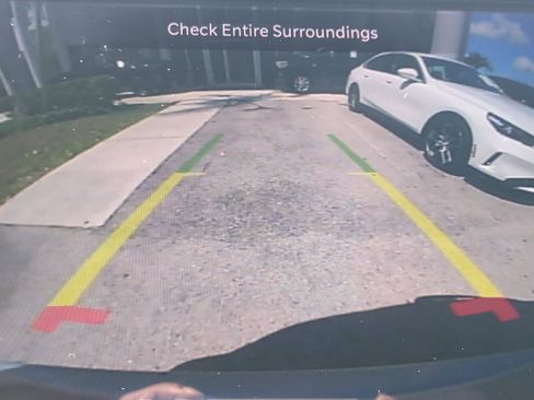 Certified 2023 Chrysler Pacifica Touring-L image 22