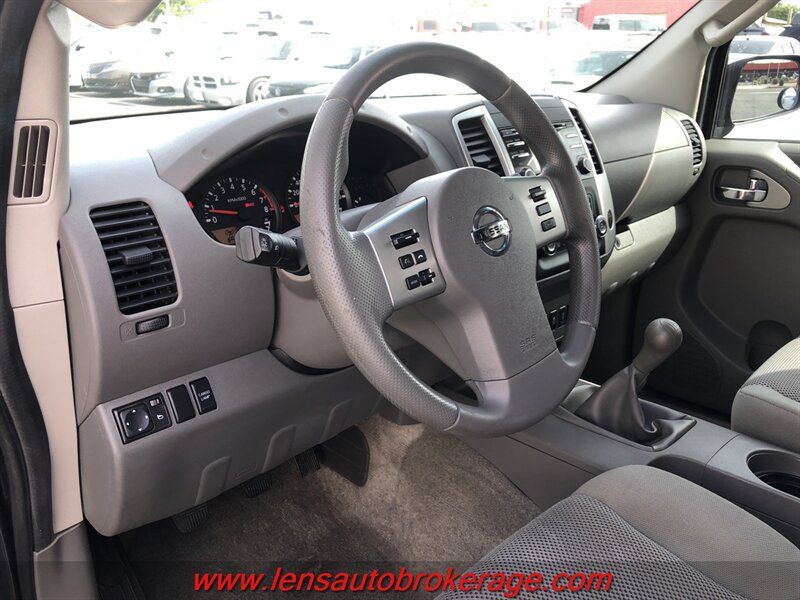 Used 2014 Nissan Frontier SV AWD/4WD image 10