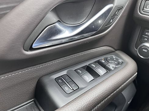 Used 2024 GMC Yukon Denali image 36