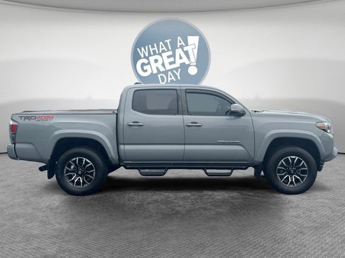 Used 2020 Toyota Tacoma TRD Sport AWD/4WD image 2
