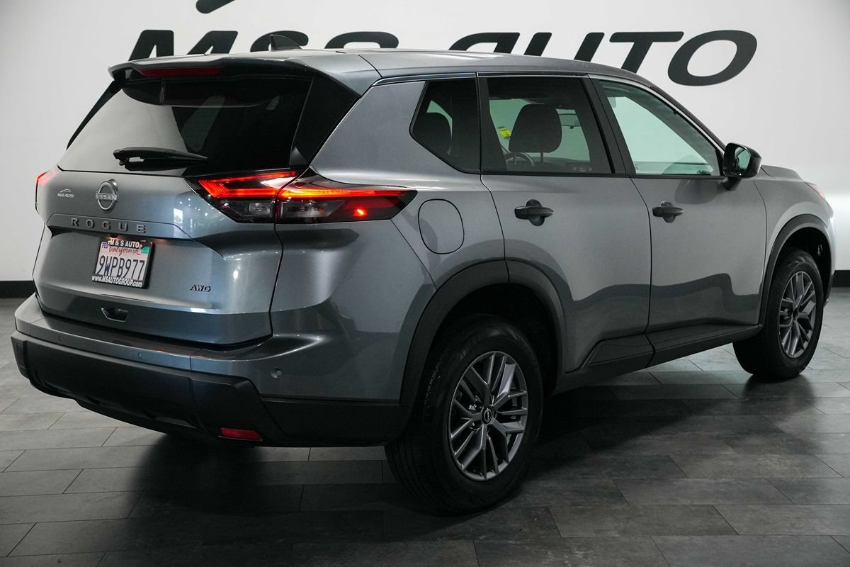 Used 2024 Nissan Rogue S AWD/4WD image 4