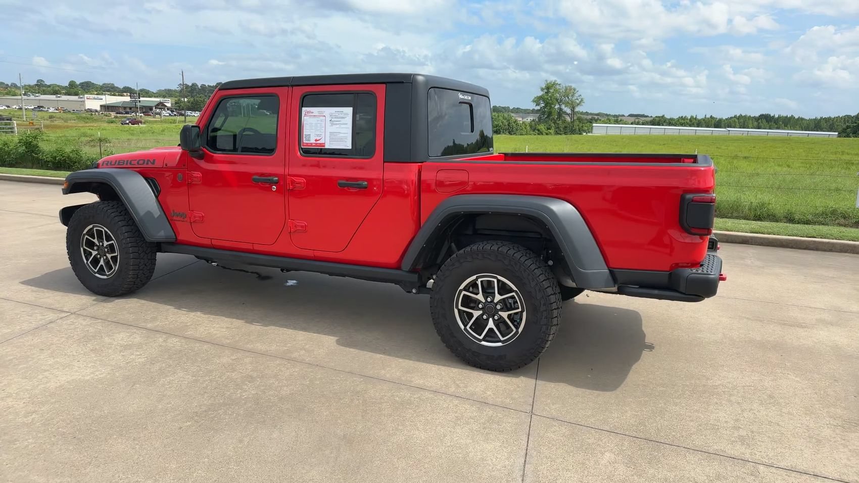 Used 2024 Jeep Gladiator Rubicon w/ Safety Group AWD/4WD image 5