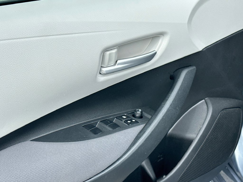 Used 2020 Toyota Corolla LE FWD image 17
