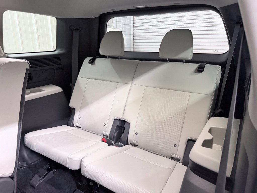 Used 2025 Hyundai Santa Fe SEL FWD image 30