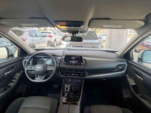 Used 2025 Nissan Rogue SV FWD image 30