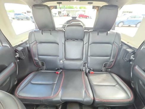 Used 2022 Jeep Wrangler Unlimited Rubicon w/ LED Lighting Group AWD/4WD image 43