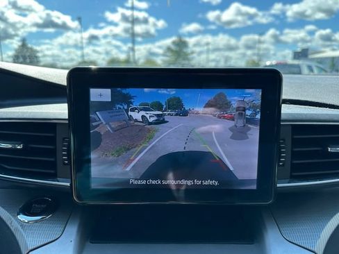 Used 2022 Ford Explorer XLT w/ Equipment Group 202A AWD/4WD image 22