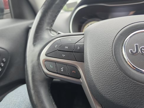 Used 2019 Jeep Cherokee Limited w/ Luxury Group AWD/4WD image 20