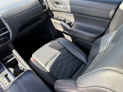 Used 2023 Nissan Pathfinder Platinum w/ Lighting Package (N93) image 28