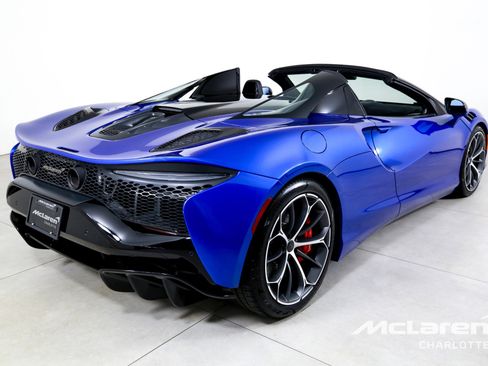 Used 2025 McLaren Artura Spider image 10