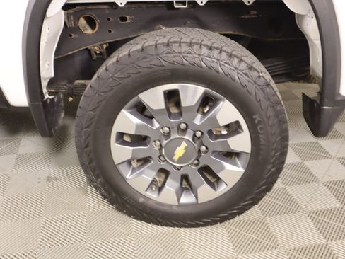 Used 2023 Chevrolet Silverado 2500 Custom w/ Custom Value Package image 17