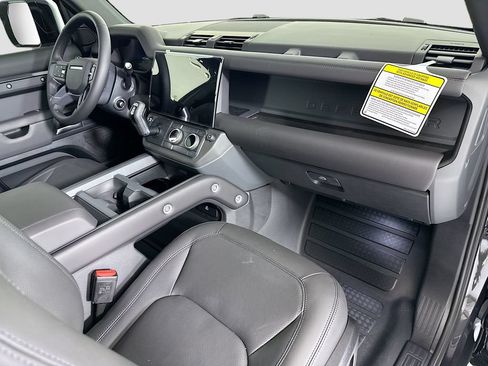 New 2026 Land Rover Defender 110 X-Dynamic SE AWD/4WD image 17