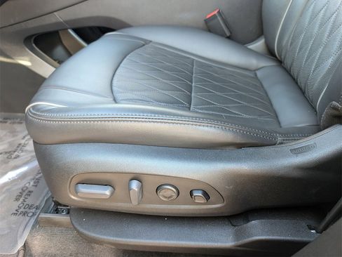 Used 2024 Buick Enclave Avenir image 12