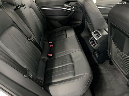 Used 2022 Audi e-tron Premium Plus w/ Premium Plus Package image 29
