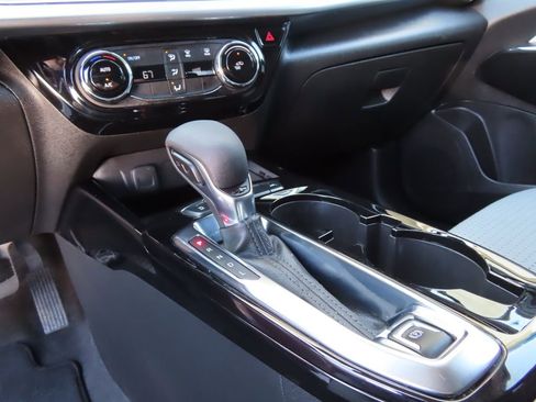 Certified 2025 Chevrolet Trax LT image 16