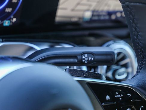 Used 2024 Mercedes-Benz EQB 300 4MATIC image 24