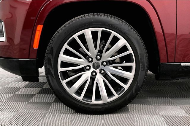 Used 2023 Jeep Grand Wagoneer Series III AWD/4WD image 10