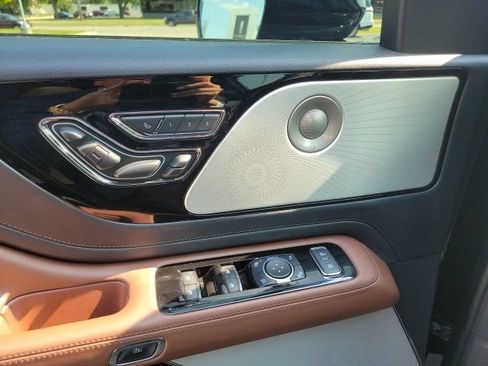 Certified 2025 Lincoln Aviator Reserve w/ Equipment Group 201A AWD/4WD image 44