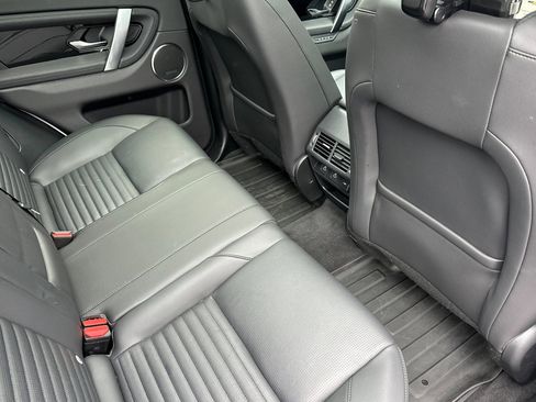 Used 2025 Land Rover Discovery Sport S image 30
