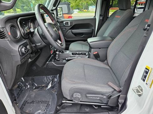 Used 2024 Jeep Wrangler Unlimited Rubicon AWD/4WD image 19