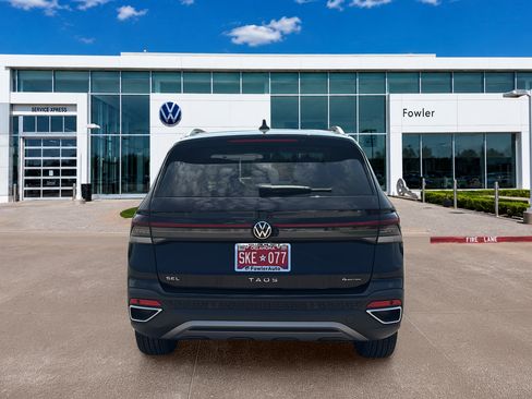 Used 2025 Volkswagen Taos SEL AWD/4WD image 6