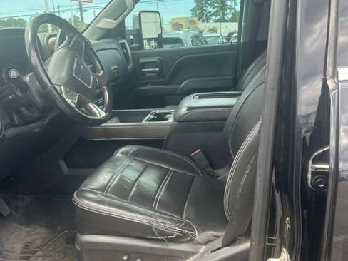 Used 2017 GMC Sierra 2500 Denali w/ Duramax Plus Package AWD/4WD image 4
