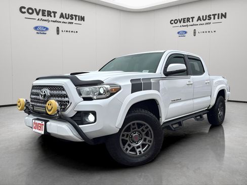 Used 2017 Toyota Tacoma TRD Sport w/ Tow Package image 1