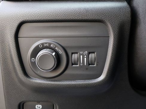 Used 2023 Jeep Grand Cherokee Altitude image 78