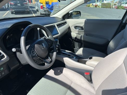 Used 2017 Honda HR-V EX image 7