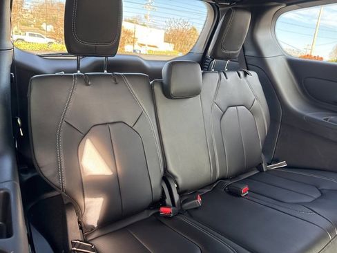 New 2026 Chrysler Pacifica Select image 12