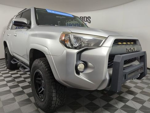 Used 2015 Toyota 4Runner SR5 image 6